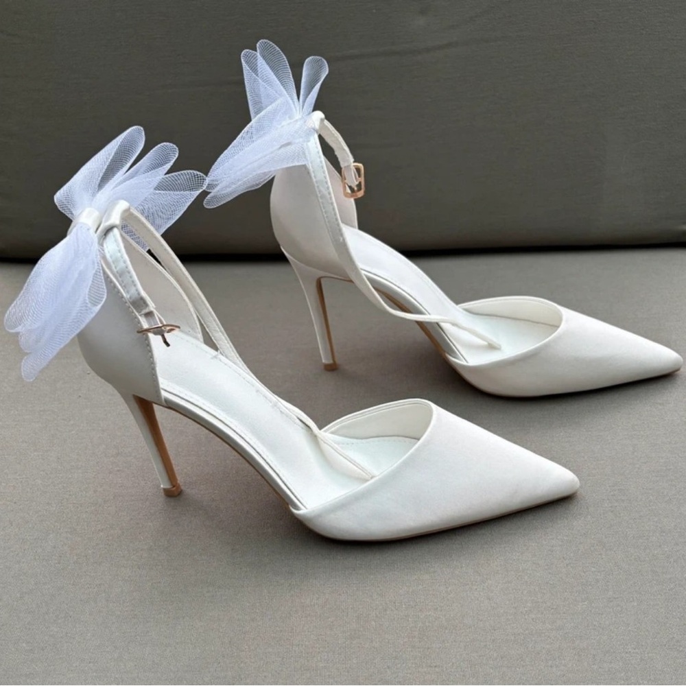 Chic White Heeled Boots with Tulle Detail